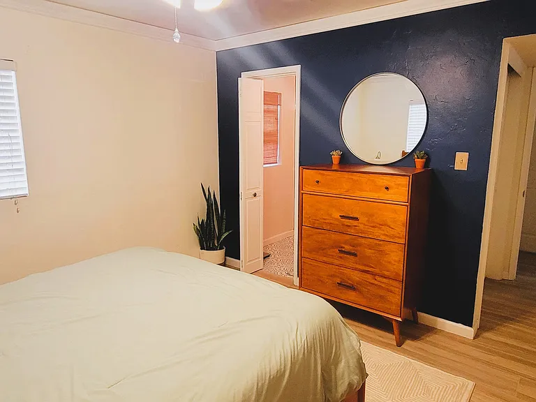 2446 E Minnezona Ave — Photo 14