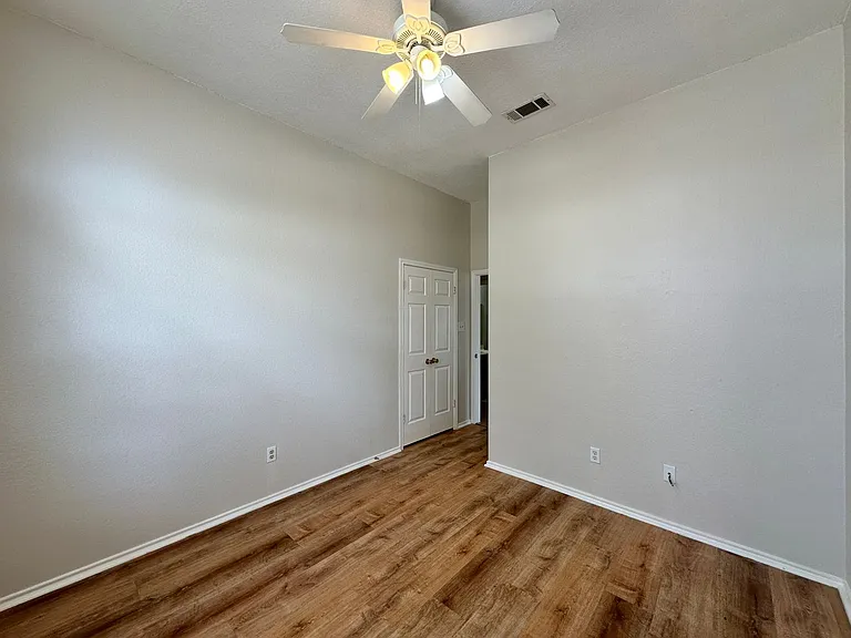 607 Hogan Dr — Photo 23
