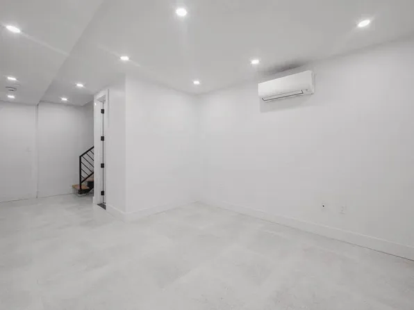 489 Grand Street image 7 of 9