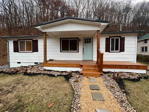 7234 Falling Branch Rd, Fairlawn, VA 24141