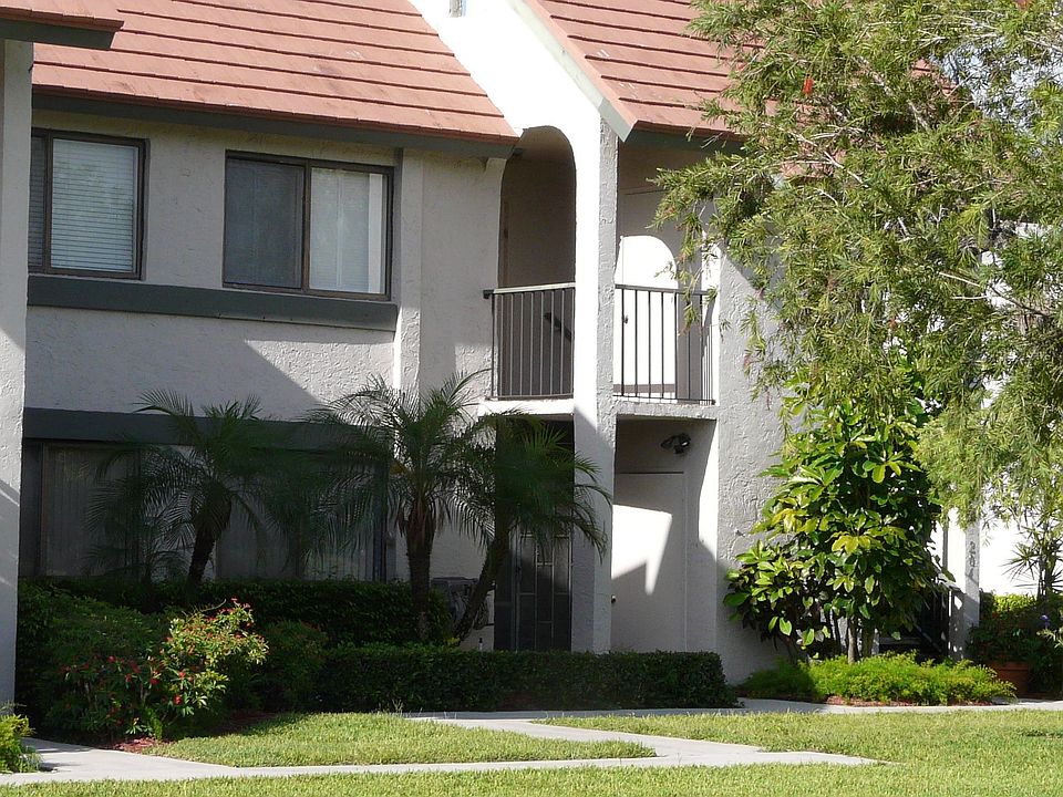 1st image of 5519 Fairway Park Dr APT 104