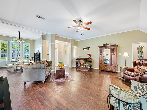 3rd image of 501 Bishop St