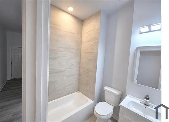 5 bed, 1200 sqft, $2,950 — Photo 2