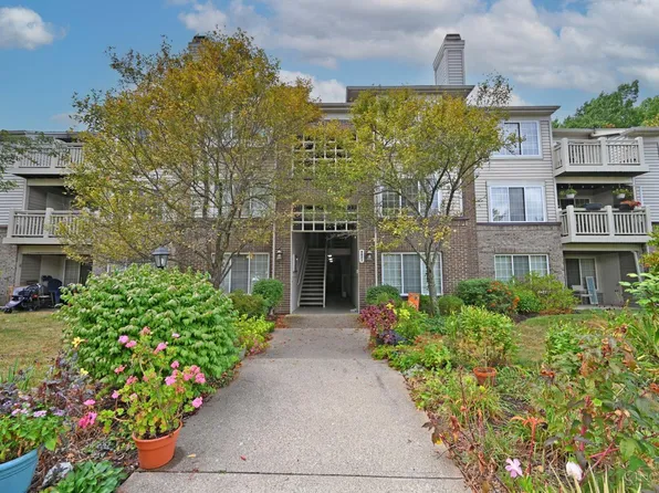 9821 Regatta Dr Unit 301, Cincinnati, OH 45252