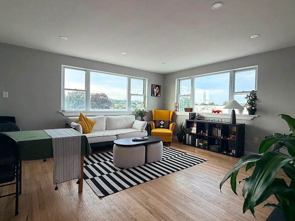 2121-2125 W Union St