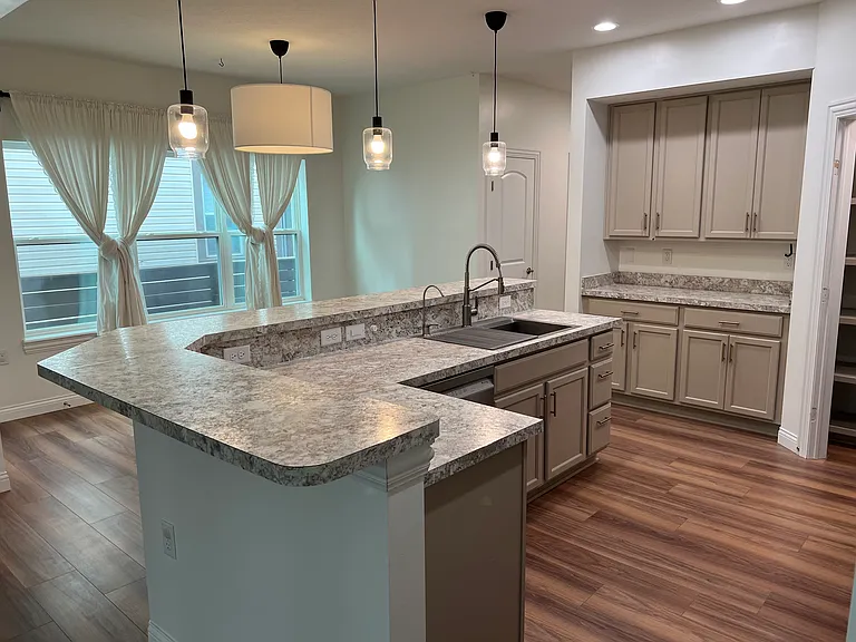 800 Heyl Ave — Photo 8