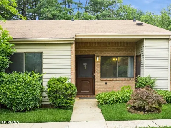 239 Medford Court #B, Manalapan, NJ 07726