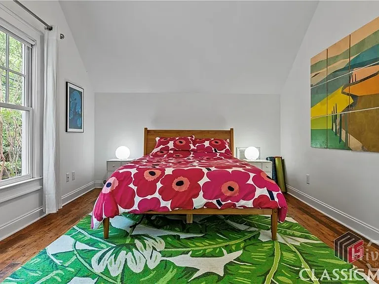 325 Lyndon Ave — Photo 13