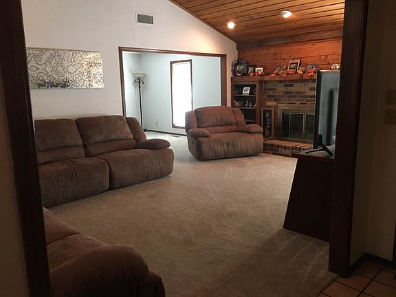 5th image of 2325 Glenmore Pl