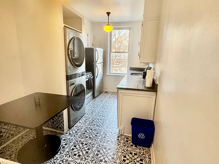 2423 Cambreleng Ave #2B — Photo 3