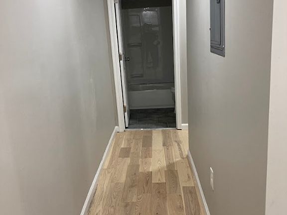 4th image of 5207 Woodland Ave #1R