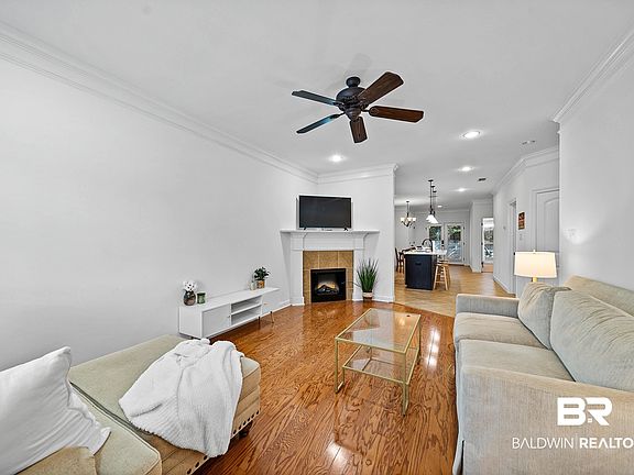 4th image of 211 West Dr Unit 10