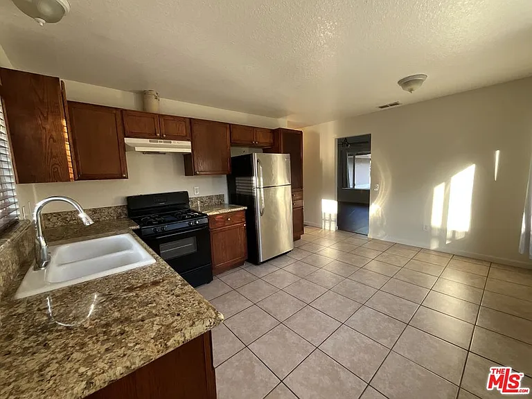 243 S Sutter St — Photo 3