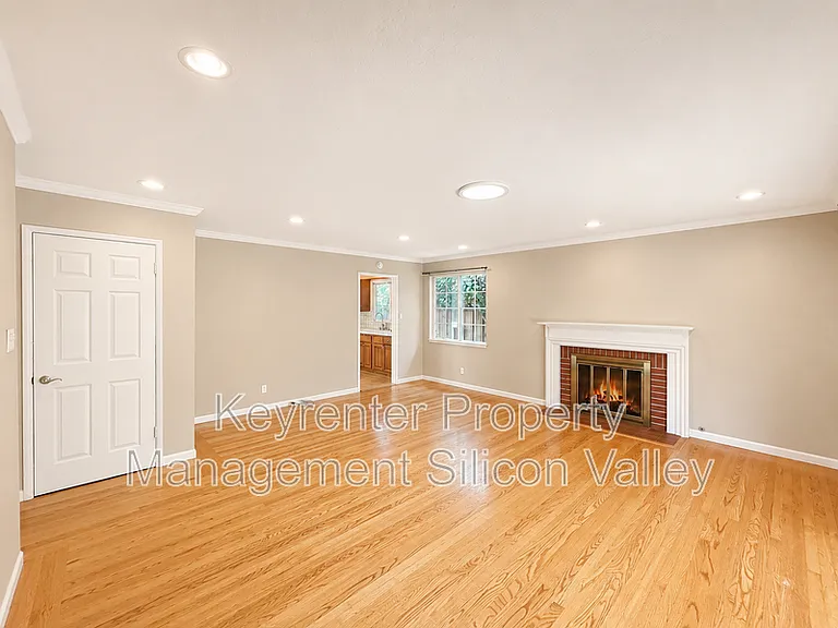 1114 Lynn Way — Photo 8