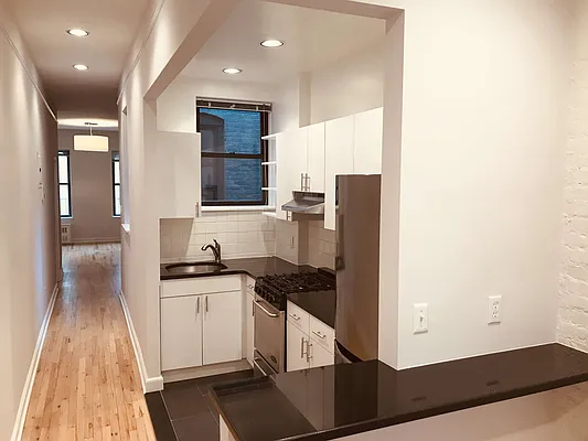 Rented by Metropolis Real Estate of Manhattan | media 52
