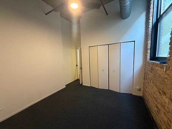 5th image of 843 W Adams St