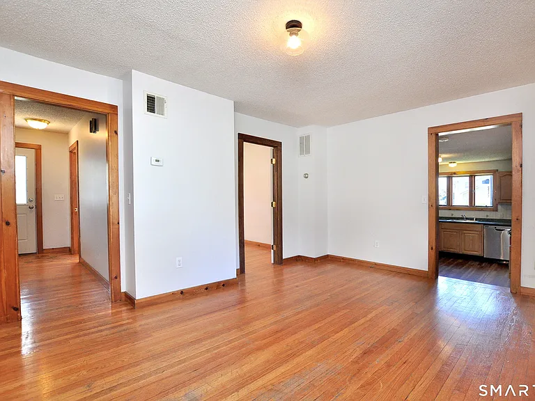 90 Niles Rd — Photo 11