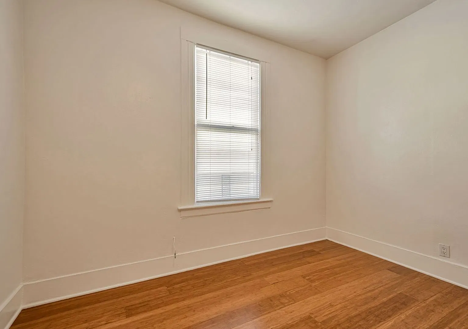 435 Hayes Apartments — Photo 2