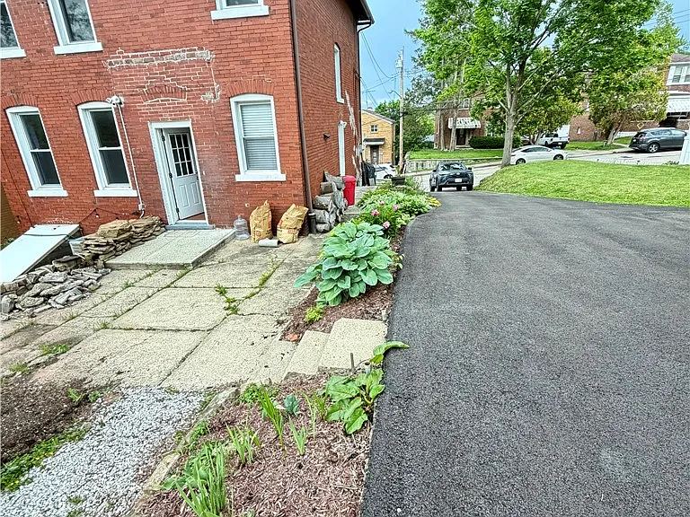 1636 Dagmar Ave — Photo 17