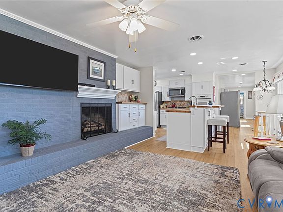 4th image of 3258 W River Rd