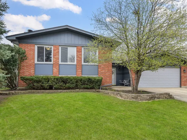 1538 Castlewood Dr, Wheaton, IL 60189