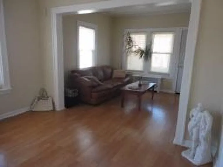 44 Evergreen Ave — Photo 7