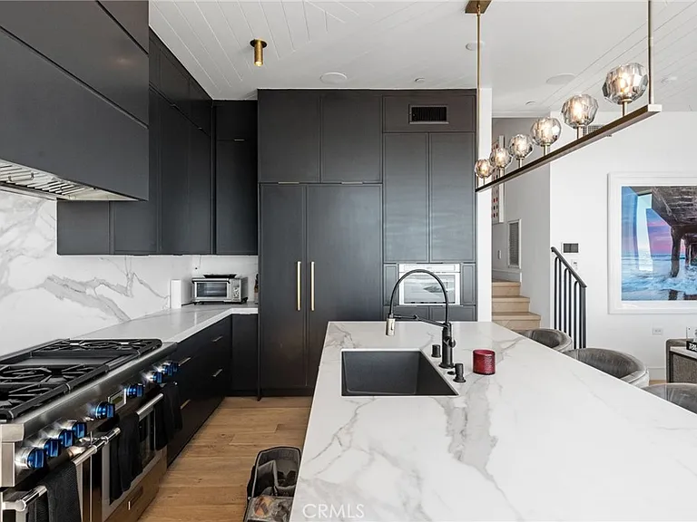 2200 The Strand #A — Photo 30