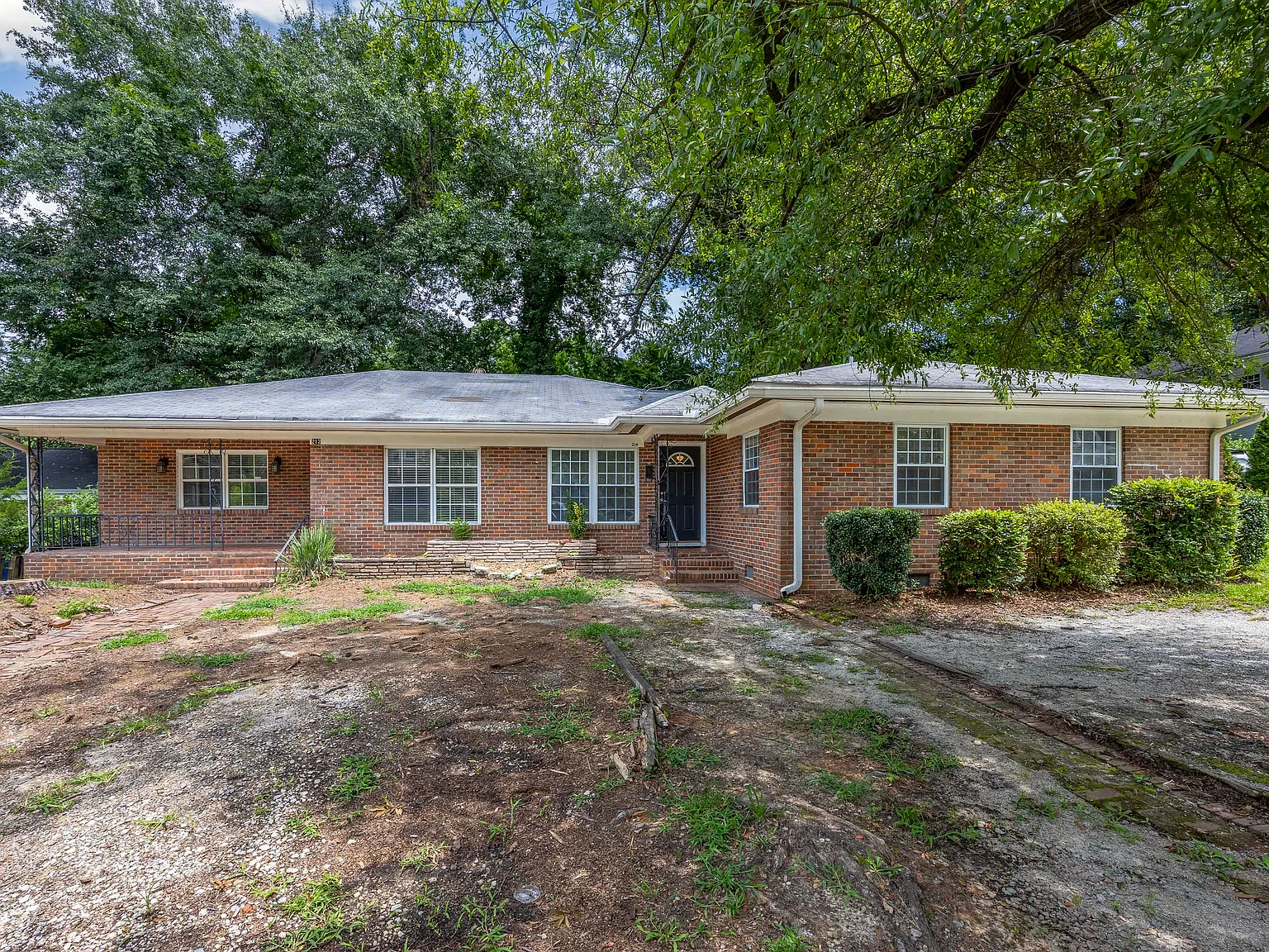 6 bed, 2400 sqft, $850 — Photo 1