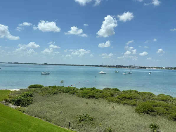 31 HARBOUR ISLE Drive W #PH05, Fort Pierce, FL 34949