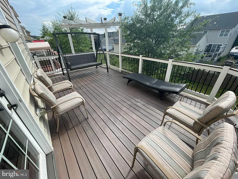 23247 Hanworth St — Photo 28