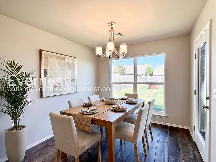 3 bed, 2.0 bath, 1487 sqft, $1,750 — Photo 3
