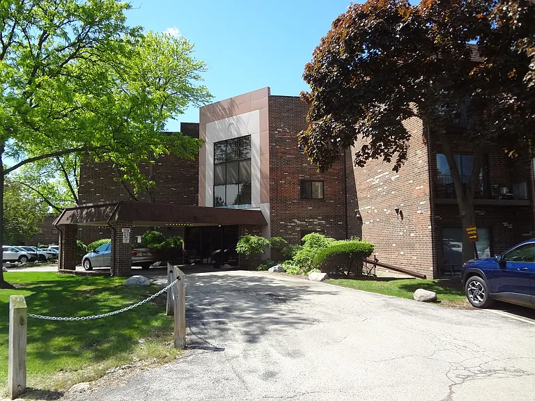 1104 Castilian Ct #210 — Photo 2