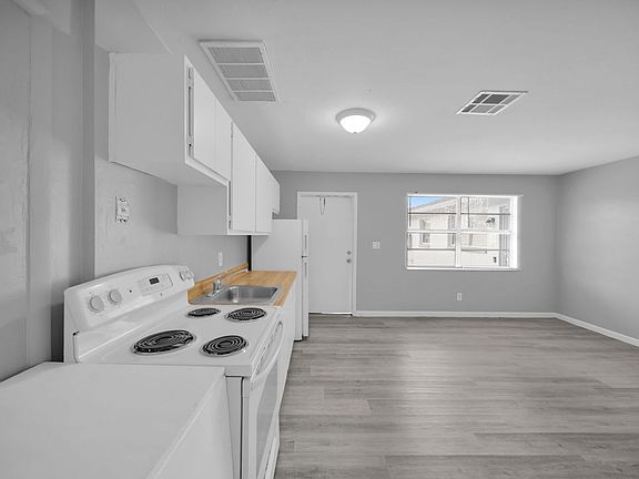 3rd image of 15 SE 24th Ave APT F