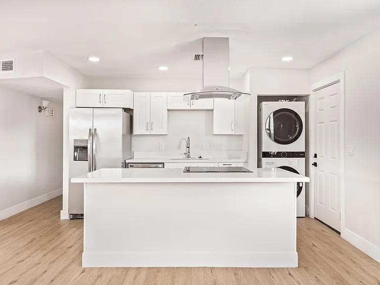 1611 W 5th St — Photo 1