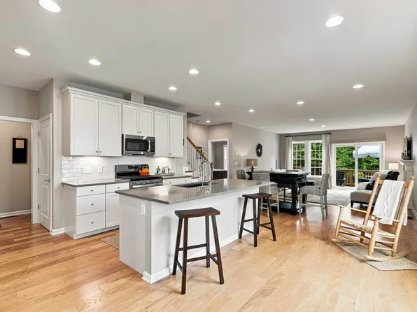 65 Brooksmont Dr #15, Holliston, MA 01746