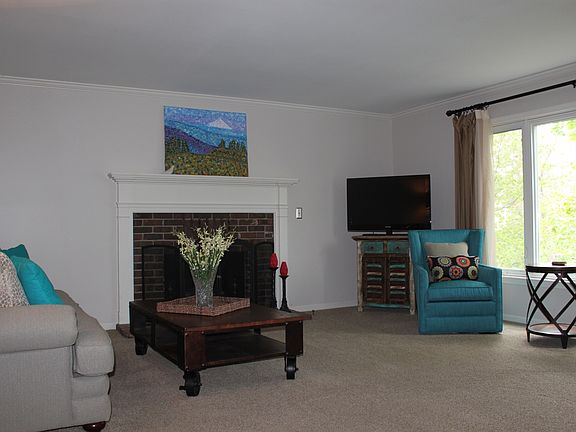 Spacious living room