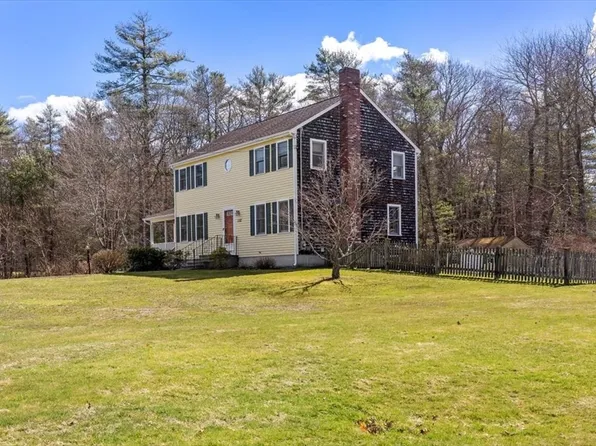 352 County Rd, Hanson, MA 02341