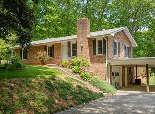 903 Halsbury Ave, Hendersonville, NC 28791
