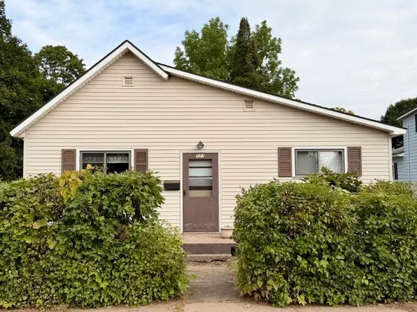 727 Michigan St, Ishpeming, MI 49849