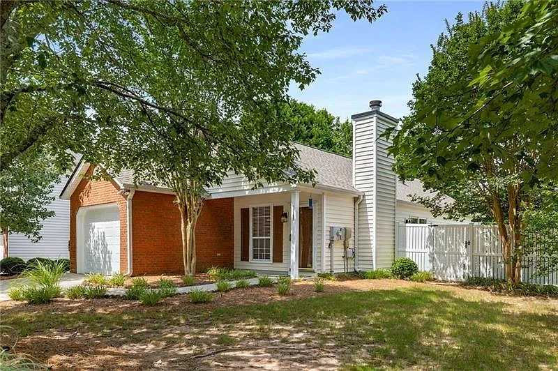 2 bed, 2.0 bath, 1231 sqft, $2,200 — Photo 2