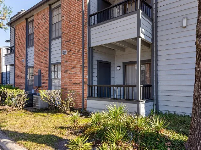 Private Patios | Driscoll Place