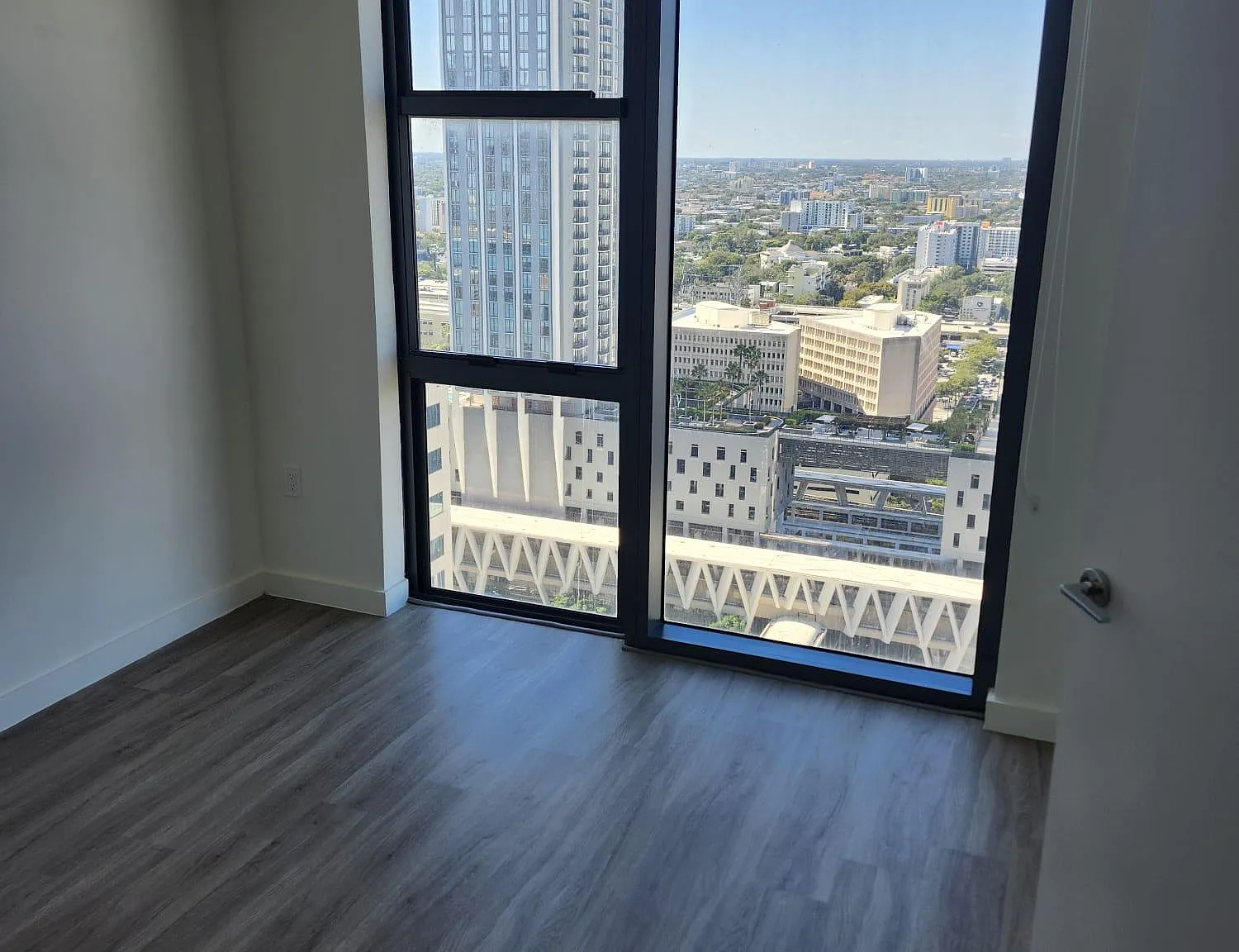 2 bed, 950 sqft, $3,200 — Photo 3