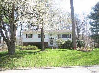 14 Appledale Ln, Spring Valley, NY 10977