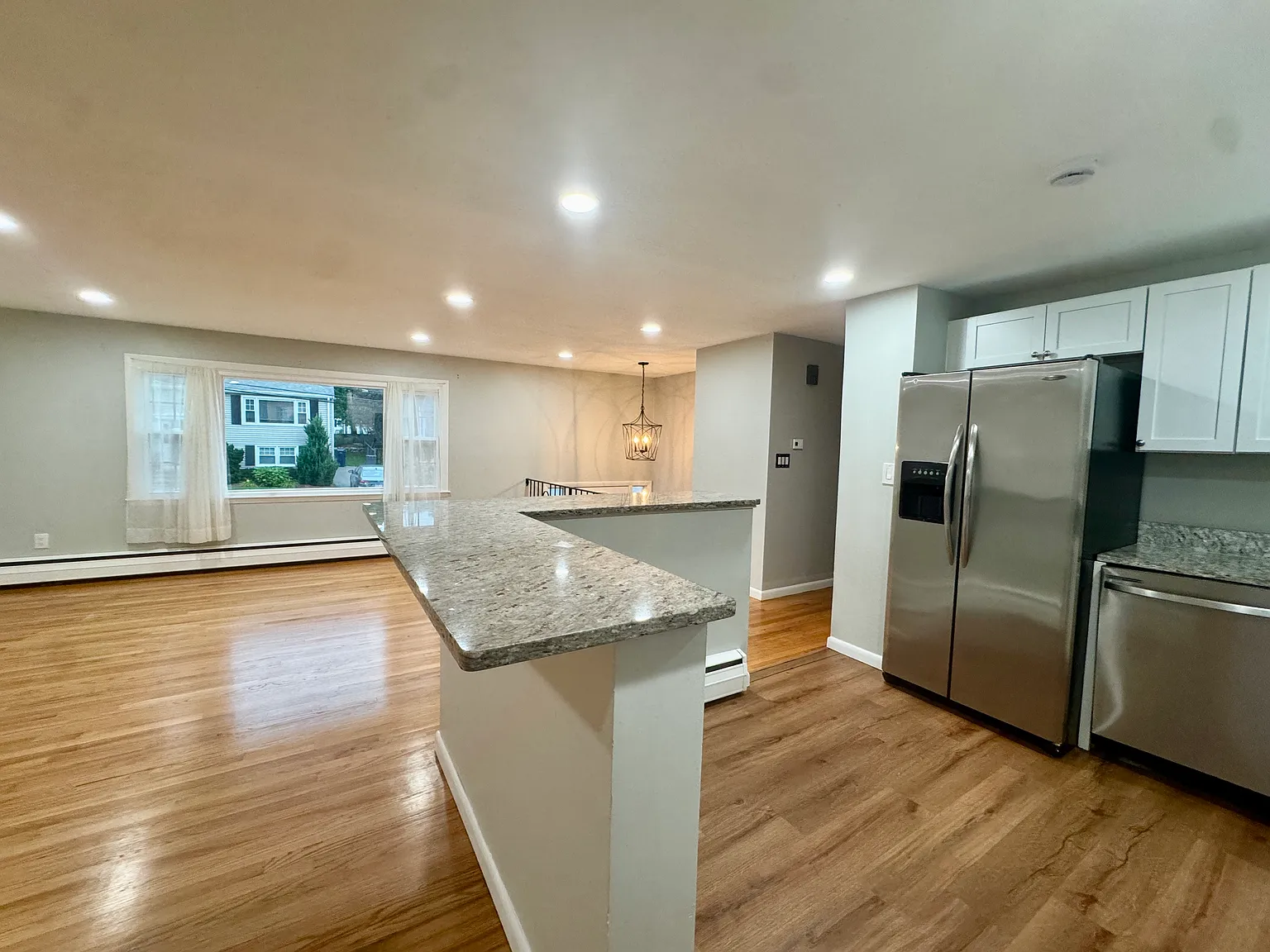 4 bed, 1726 sqft, $4,400 — Photo 4