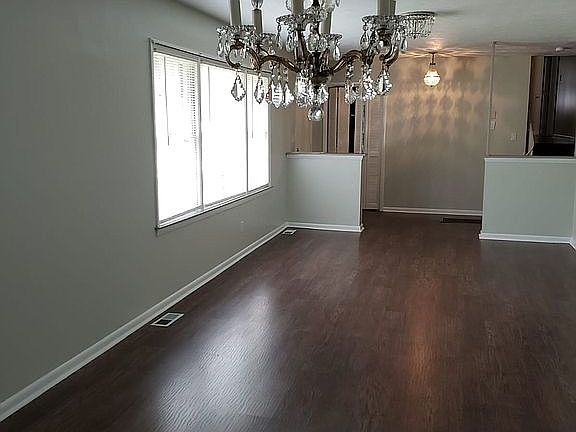 entry living/ding room combo