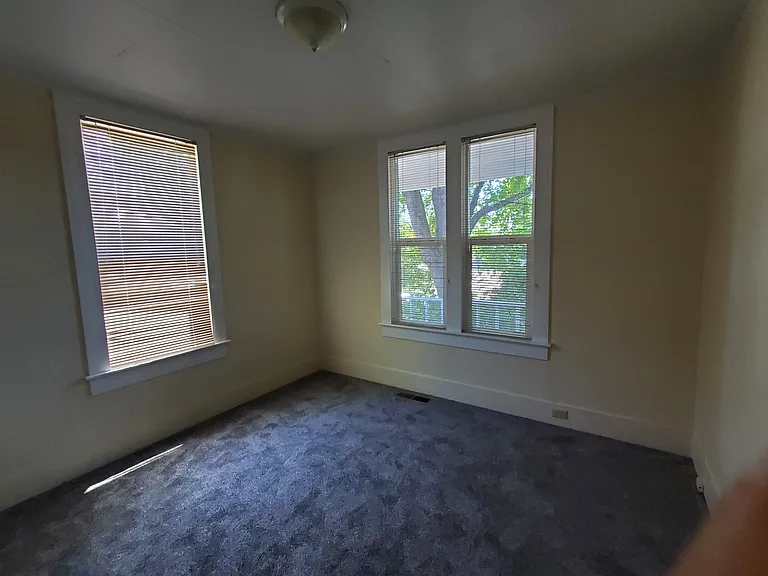 413 Henderson St — Photo 8