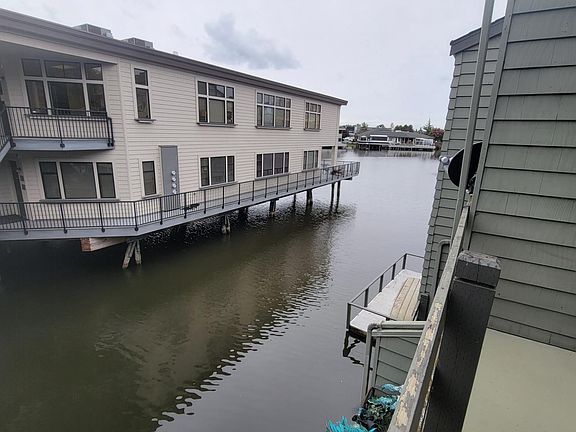 2nd image of 4 Lake Bellevue Dr APT 203