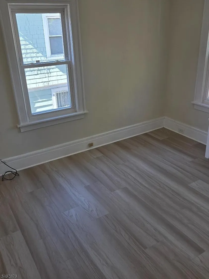 3 bed, 1.0 bath, 99999 sqft, $2,500 — Photo 4