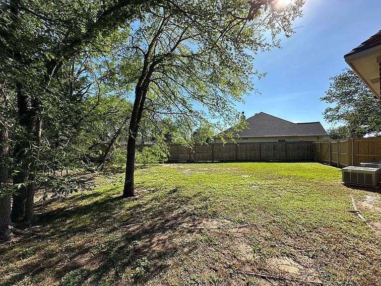 3920 Park Hurst Dr — Photo 24