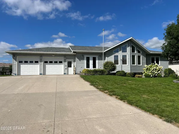 2117 9th St SE, East Grand Forks, MN 56721